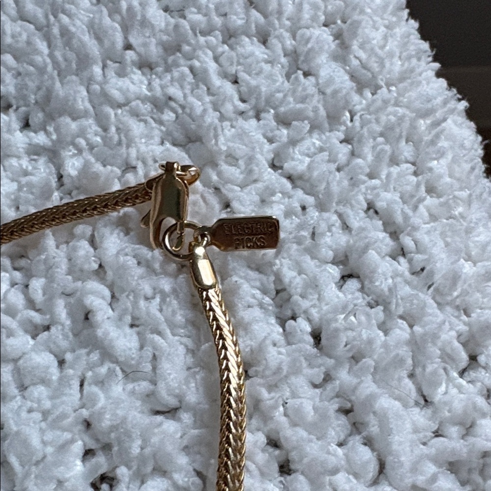 Electric Picks Necklace ⚡️ - Picture 3 of 3